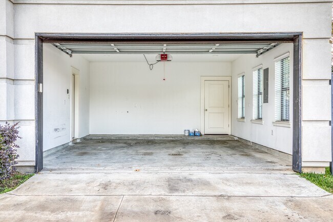 Building Photo - 5711 Winsome Ln