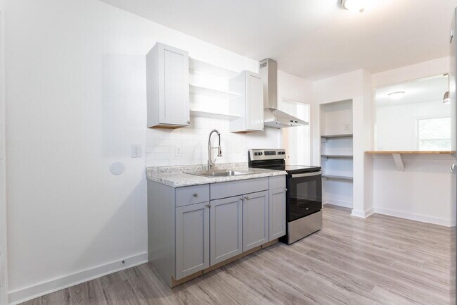 Building Photo - Update 2 Bed 1 Bath in The Nations