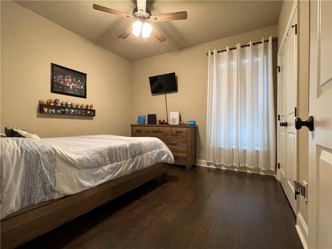 Building Photo - 70404 Chambly Ct