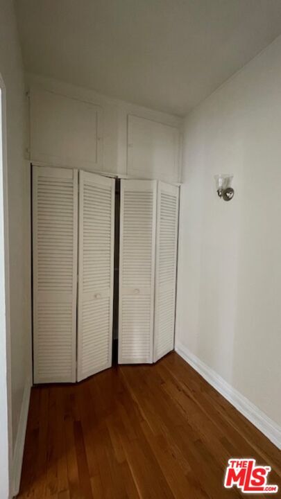 Building Photo - 444 N Sycamore Ave
