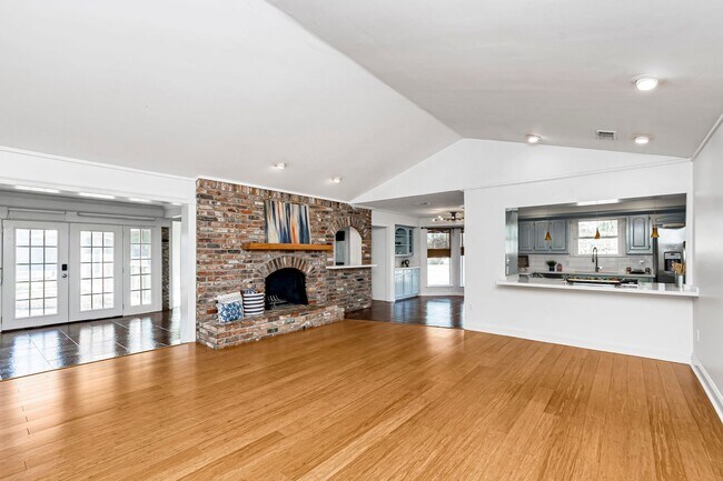 Building Photo - 4204 Pine Park Dr