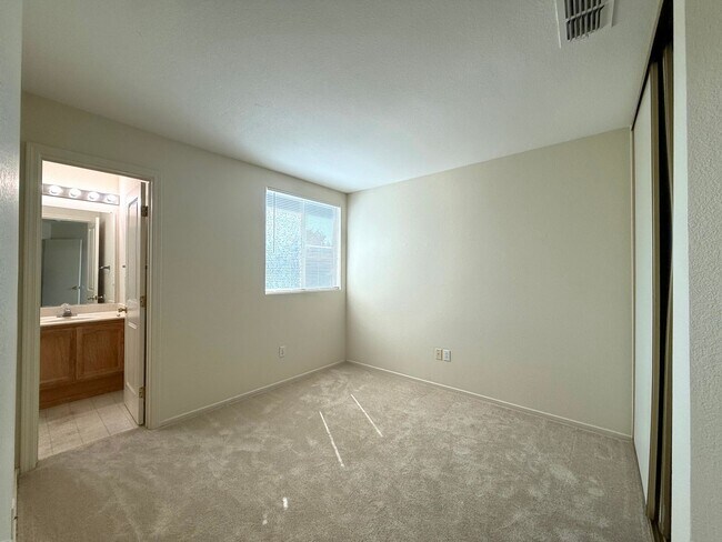 Building Photo - 3 Bed 2.5 Ba 2 Story 2 Car Garage in Folsom!