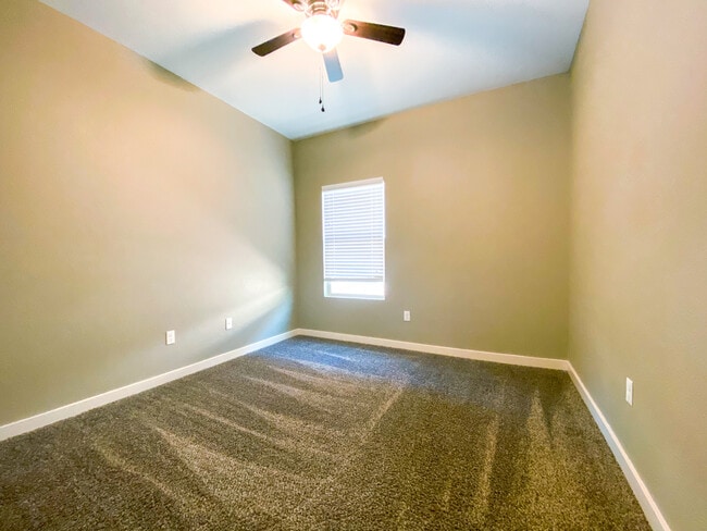 Building Photo - 445 Stetson Dr