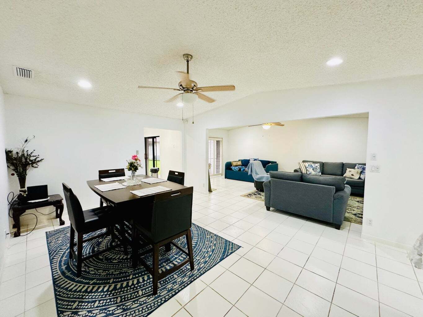Building Photo - 5077 Forsythia St
