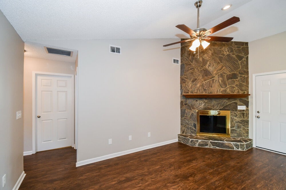 Building Photo - 1384 Rose Hill Dr E