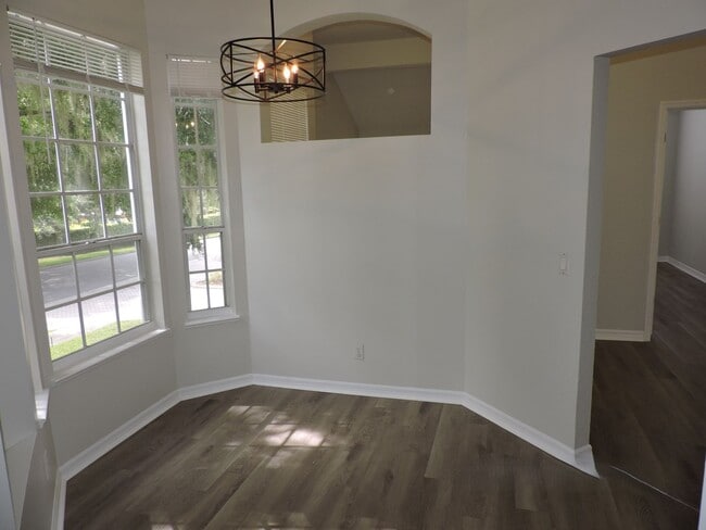 Building Photo - 2/2 Townhome Located in Carriage Homes At ...