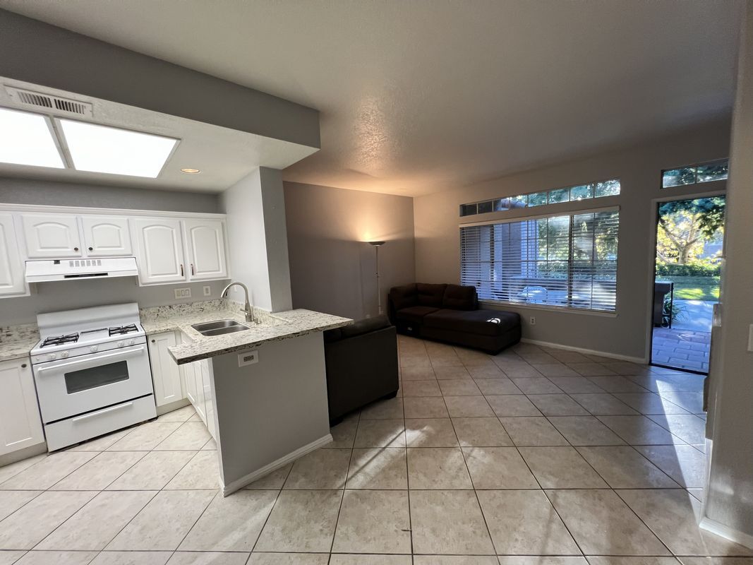 Building Photo - 85 Castano