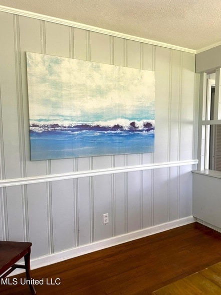 Building Photo - 1323 3rd St