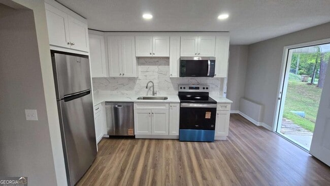 Building Photo - 3025 Mangum Dr