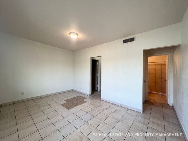 Building Photo - 1229 W Pierce St