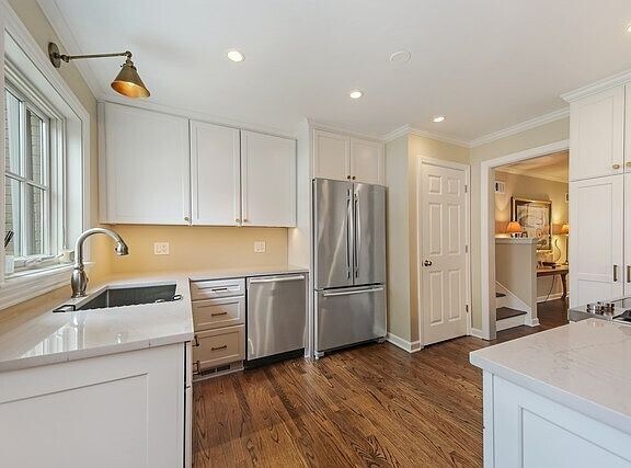 Building Photo - 4059 Lawn Ave