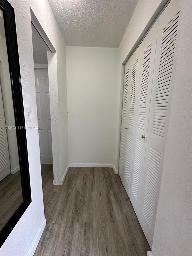 Building Photo - 1021 SW 104th Ct