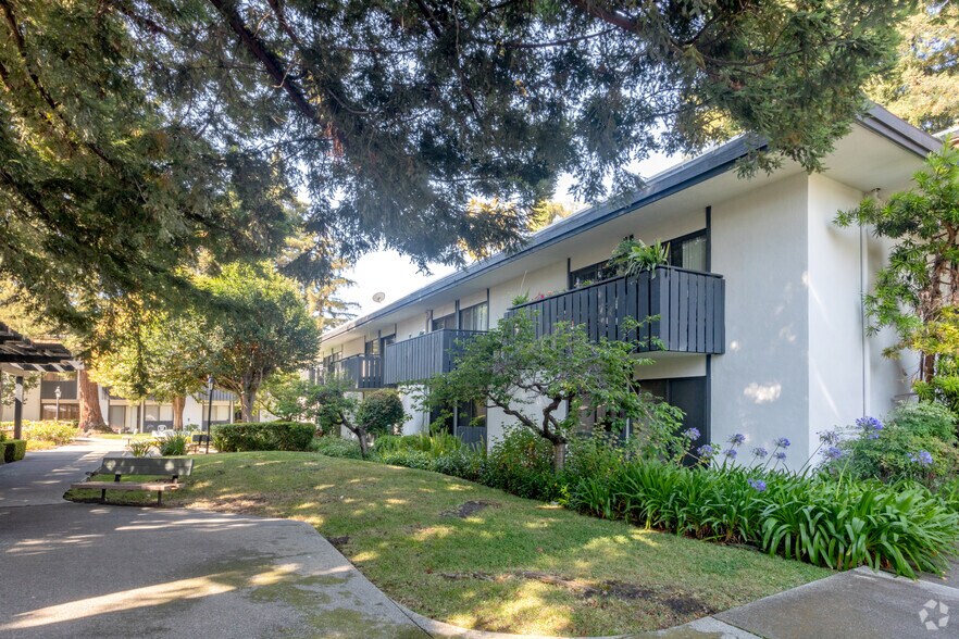 Building - The Laurel at Mountain View