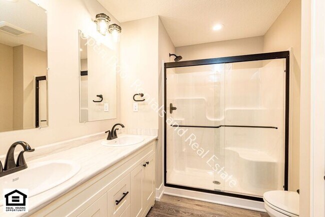 Building Photo - 10545 Old Leo Rd