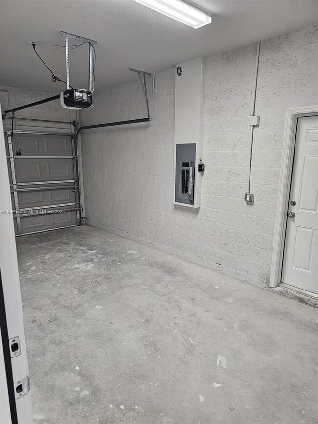 Building Photo - 1435 Las Villas Blvd