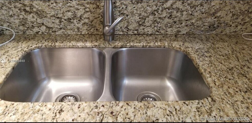 Litchen double sink - 201 178th Dr