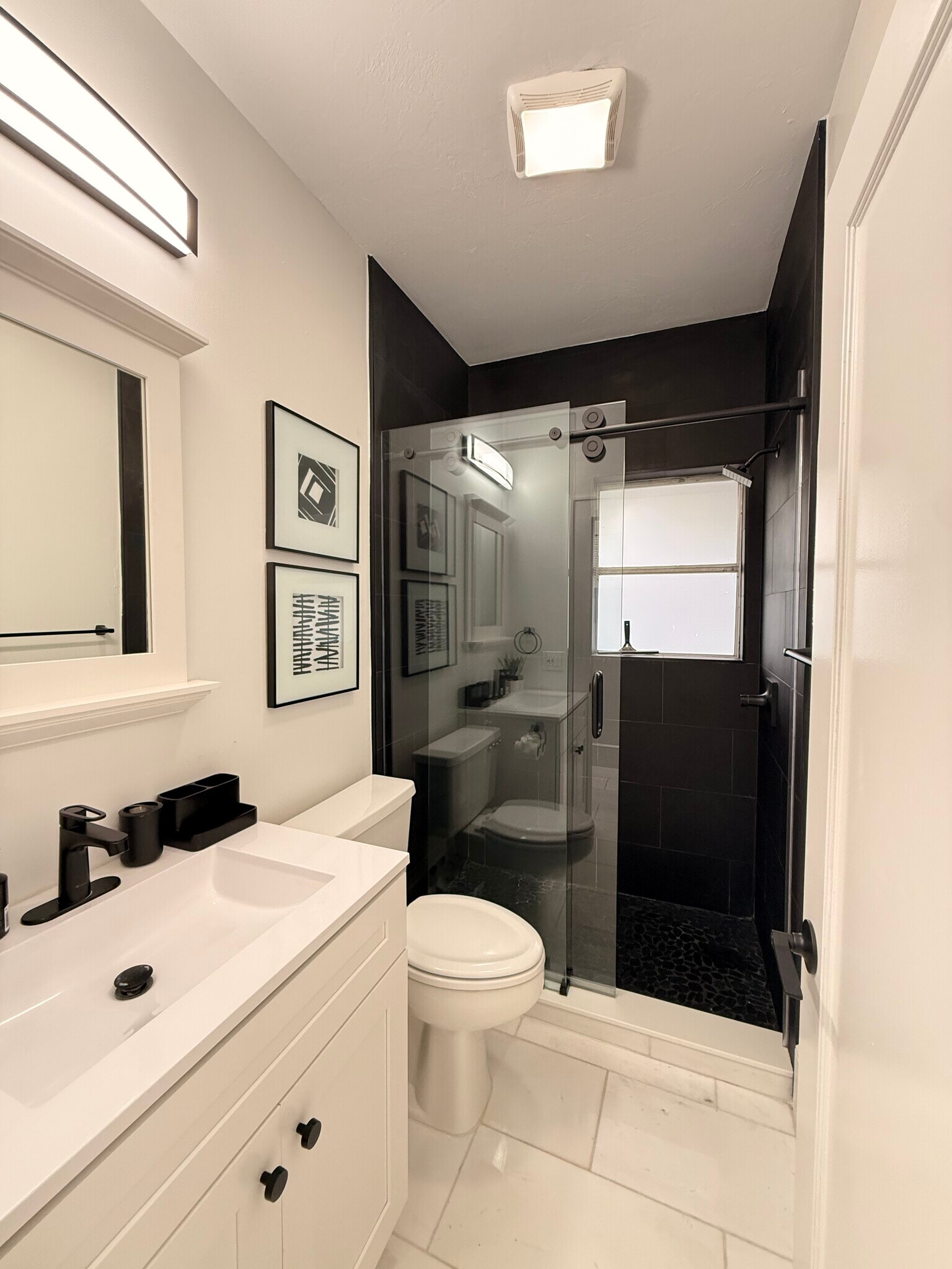 Building Photo - 1920 Victoria Ave