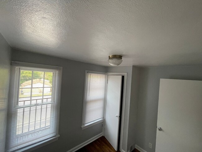 Building Photo - Large 1 Br upstairs apartment - with 2 bon...