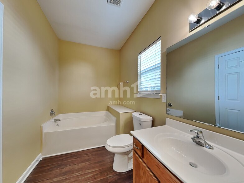 Building Photo - 4149 Shadetree Dr