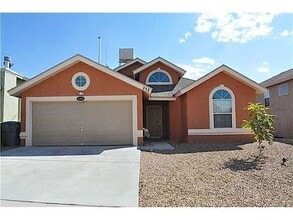 Building Photo - West El Paso 3 bed refrig A/C Home with Bo...