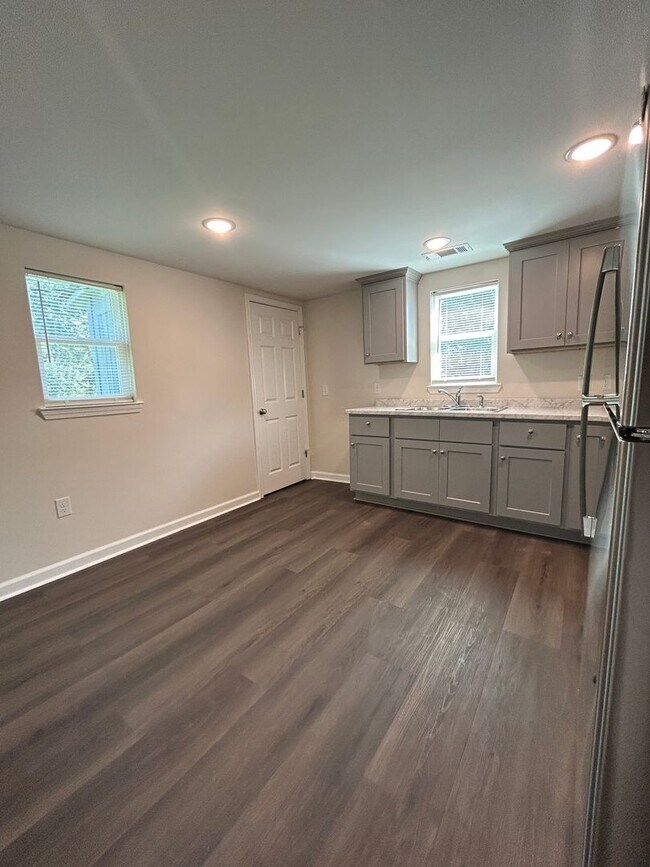 Building Photo - 5308 Jasmine Ave