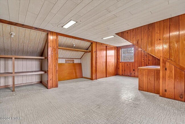 Building Photo - 829 Long Ridge Rd