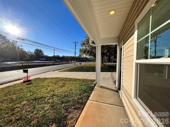 Building Photo - 574 N Broad St