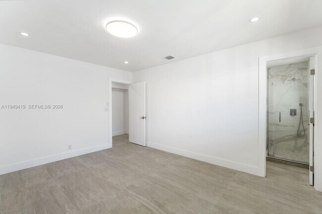 Building Photo - 430 Tamarind Dr