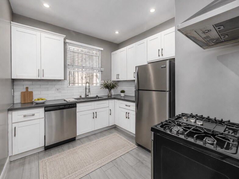 Building Photo - 681 Shatto Pl.
