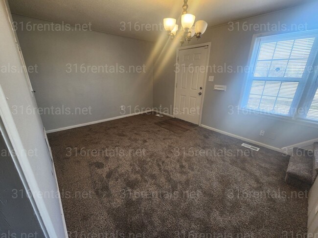 Building Photo - $1,199 - 4 bedroom / 2.5 bathroom - Single Family Home