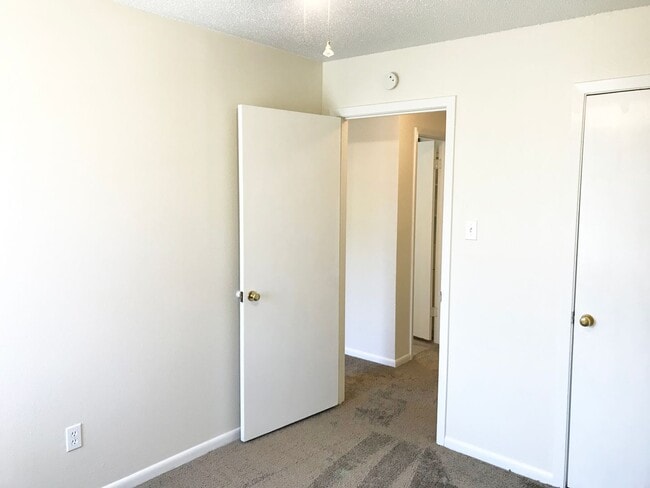 Building Photo - 1302 S 23rd St