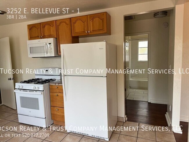 Building Photo - 3252 E Bellevue St