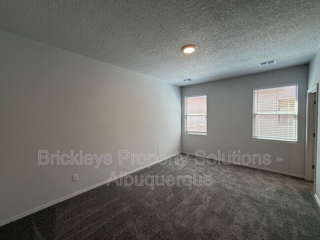 Building Photo - 6118 Chicago Dr SE