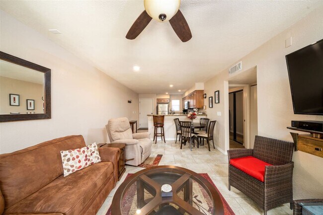 Building Photo - 2 Bedroom - 2 Bath Condo