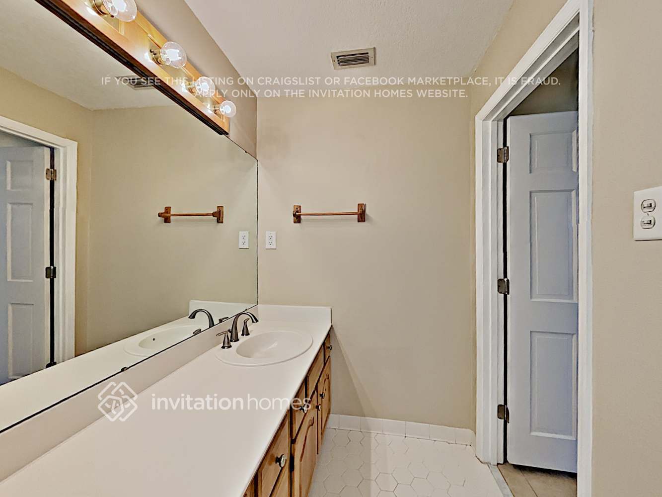 Building Photo - 4407 Orangewood Loop E