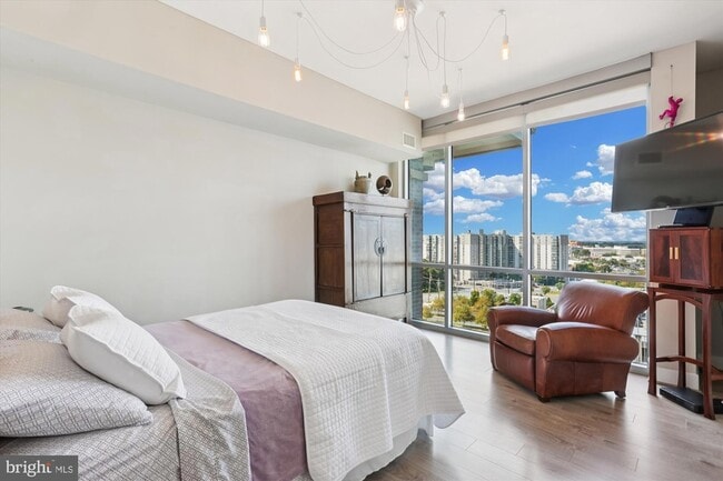 Building Photo - 930 Rose Ave