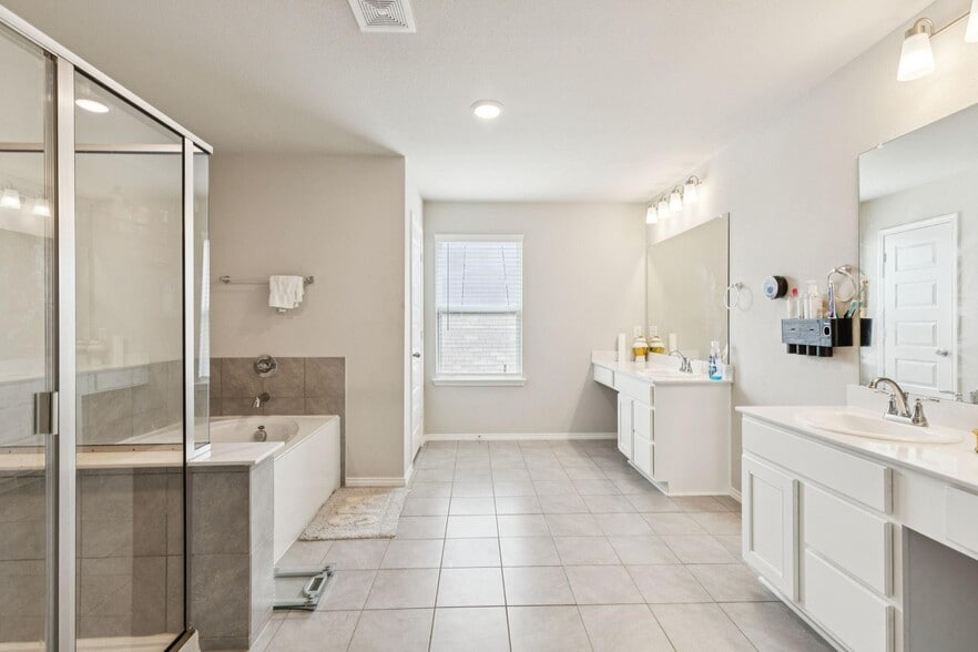 Building Photo - 8982 Delway Dr