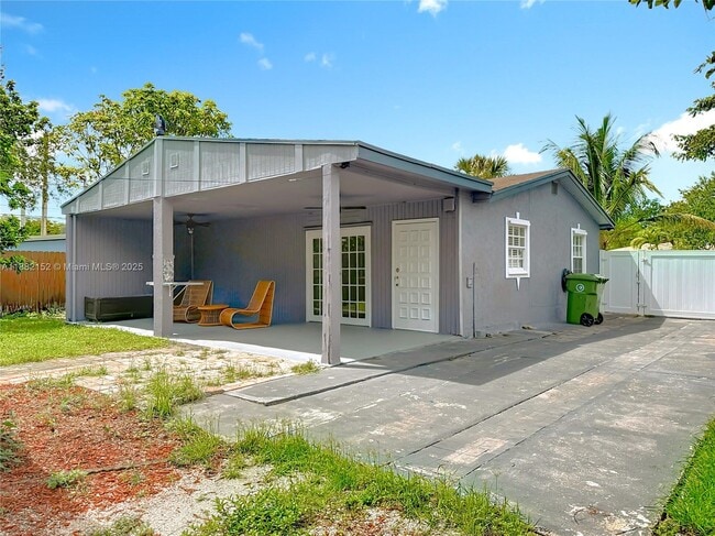 Building Photo - 1378 SW 26th Ave