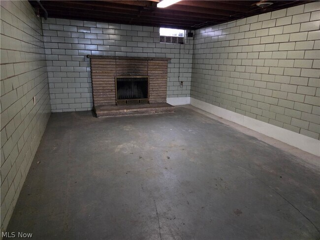 Building Photo - 3976 Faircrest St SW