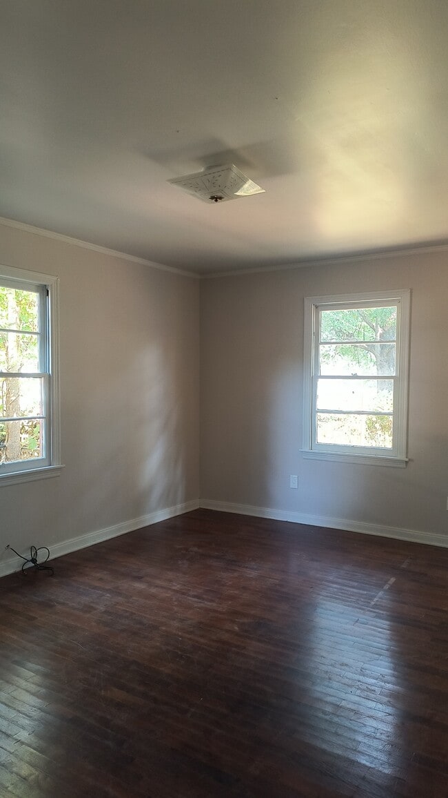 Building Photo - 403 W 35th Ave