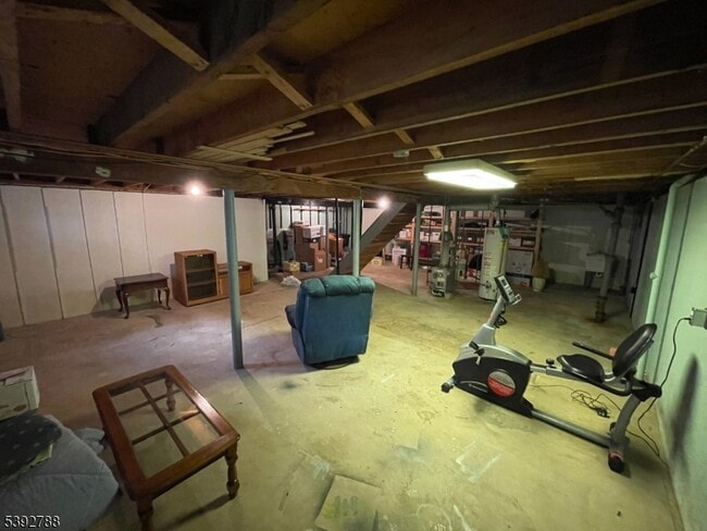Building Photo - 42 Willow Way
