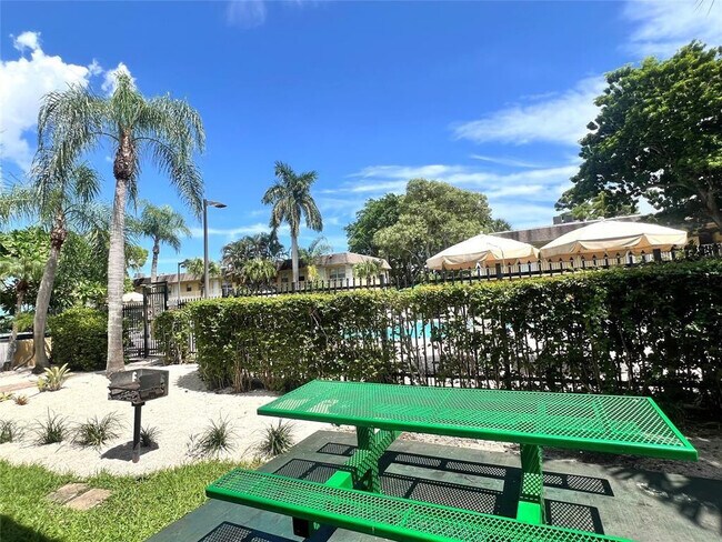 Building Photo - 5186 NE 6th Ave