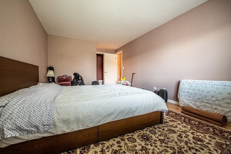 Building Photo - 5525 N Chester Ave