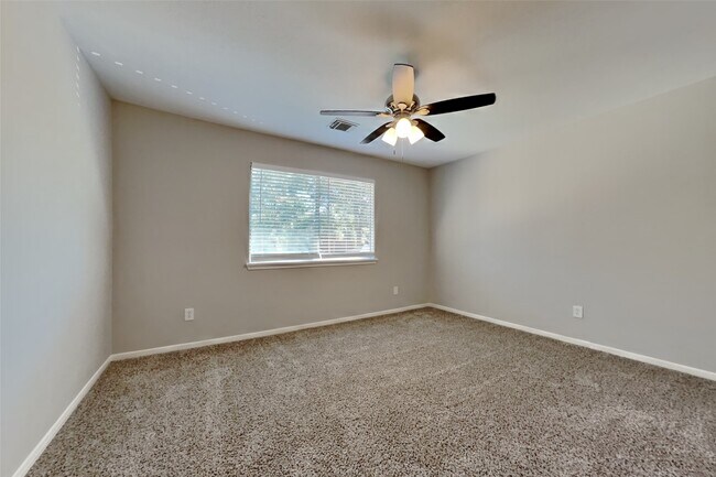 Building Photo - 30110 Granum Dr