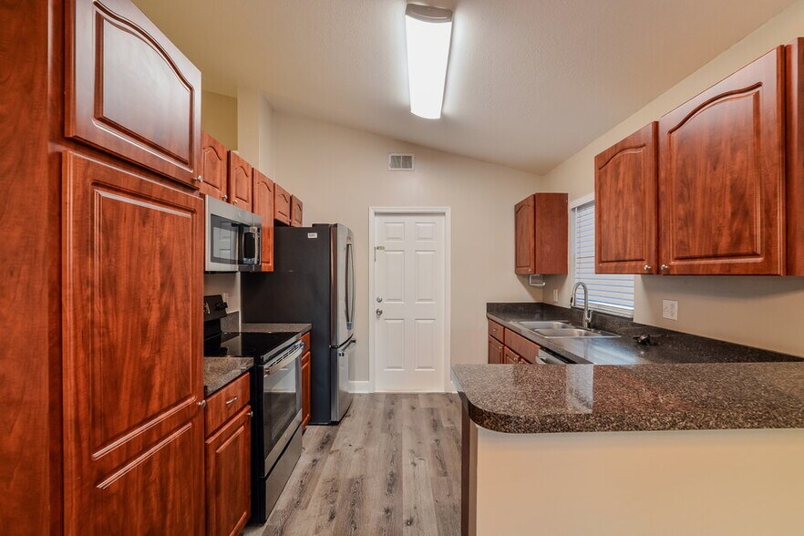 Building Photo - 935 Brightview Dr