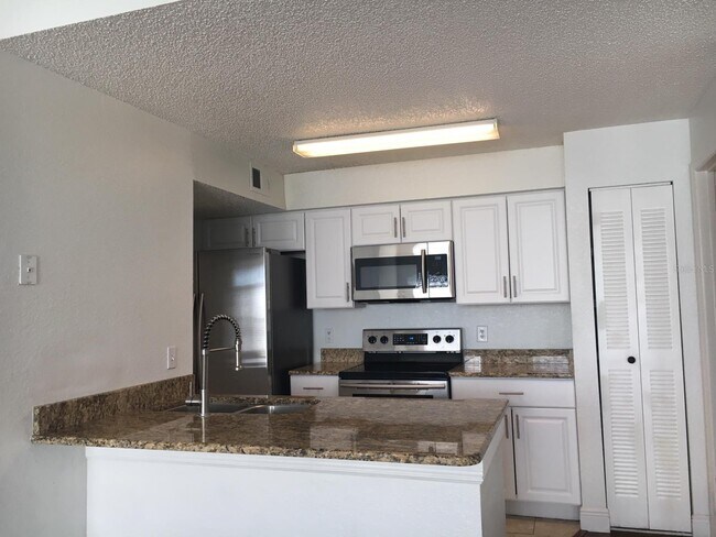 Building Photo - 2218 Grand Cayman Ct