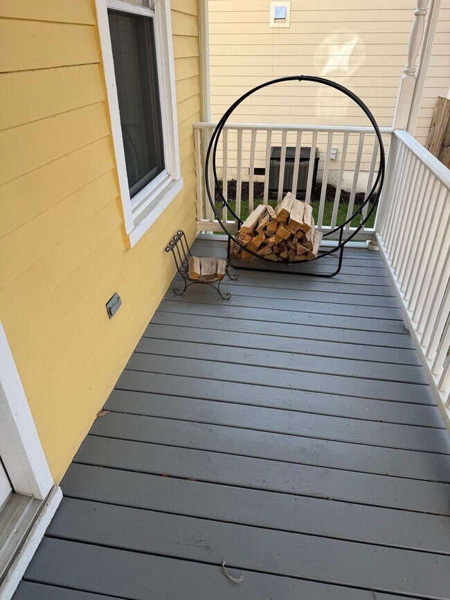Building Photo - Beautifully Renovated Swansboro Home
