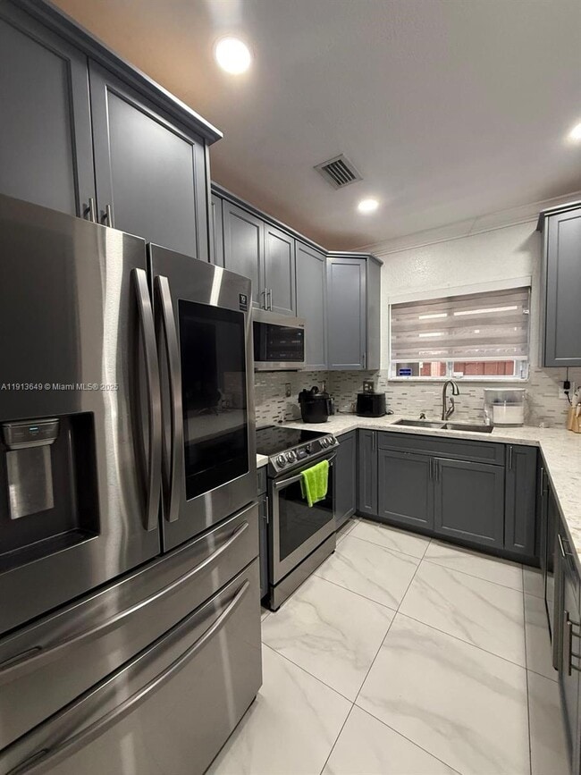 Building Photo - 239 SE 31st Terrace