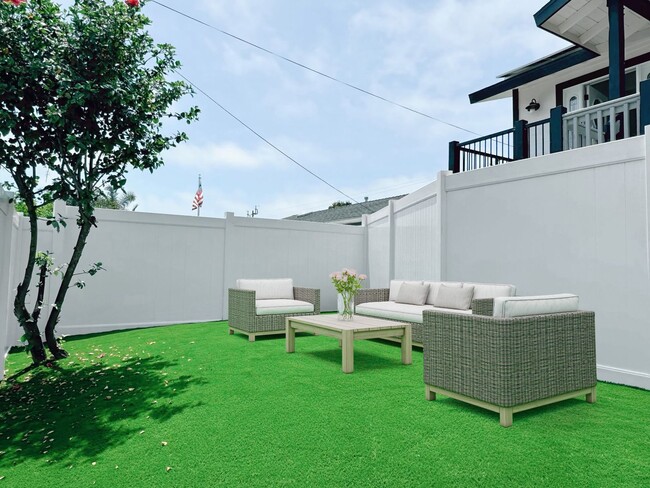 Building Photo - Newly Renovated 3 Bed / 2 Bath - 1.5 Miles...