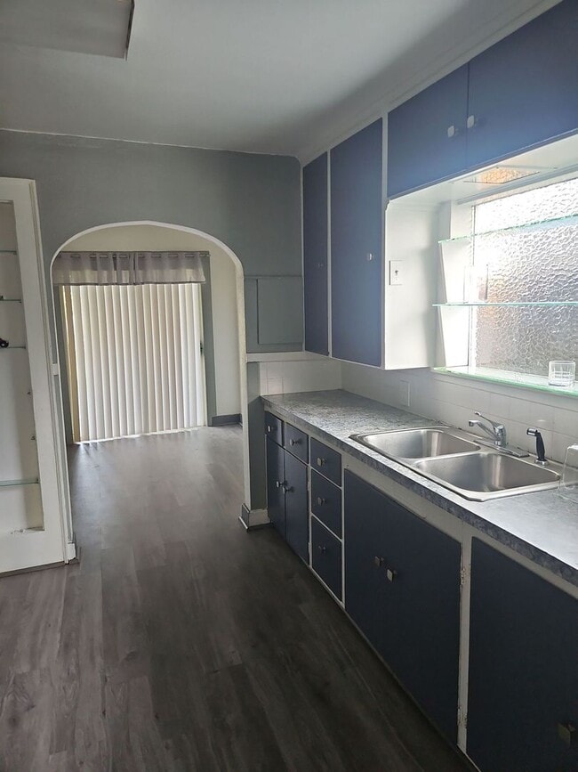 Building Photo - 2ba 1ba with Garage